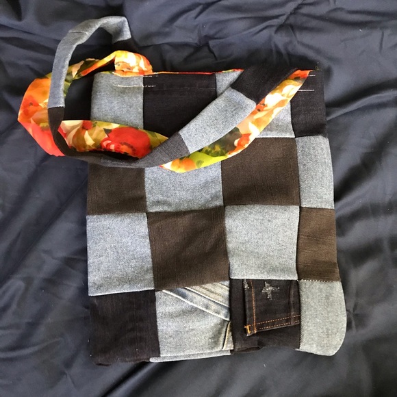 11x13” Shoulder Bag - Picture 5 of 5